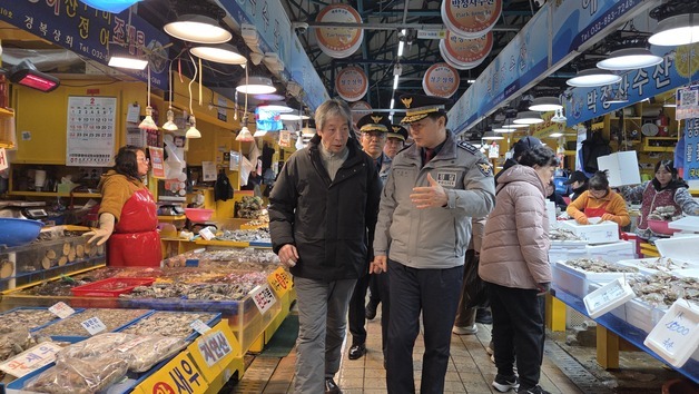 인천경찰청장, 연안여객터미널·연안부두 종합어시장 치안현장 점검