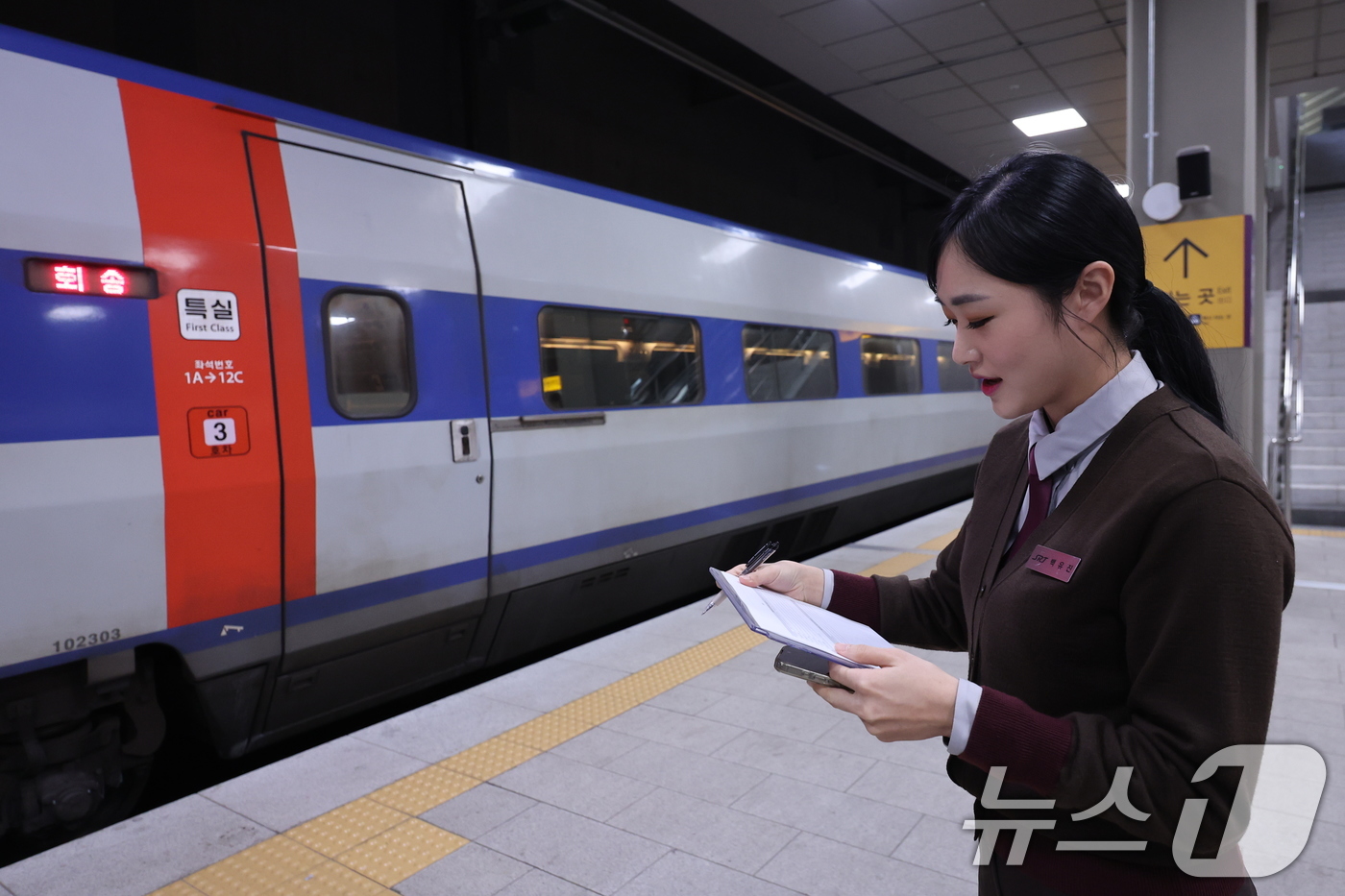 (서울=뉴스1) 박지혜 기자 = 코레일과 에스알은 25일 오후 서울 수서역 KTX-SRT 시범 교차운행에 앞서 실제 영업 노선에서 시운전을 진행하고 있다. 2026.2.10/뉴스1 …