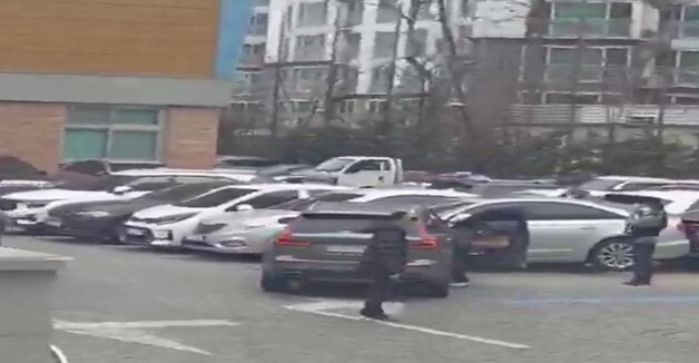 전주 초등학교 주차장서 차량 추돌…차 피하던 초등생 1명 다쳐