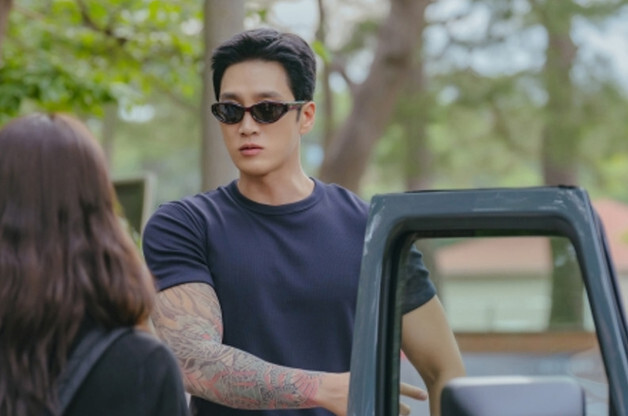 봄날 심장 녹인 직진남…안보현 '스프링 피버' 유니콘 남주