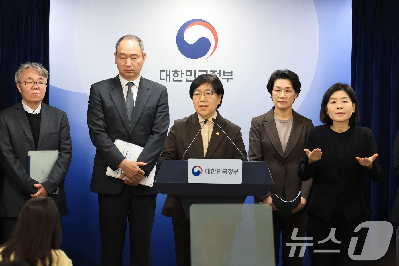 (������=������1) 임세영 기자 = 정은경 보건복지부 장관이 10일 서울 종로구 정부서울청사에서 의사인력 양성규모 관련 브리핑을 하고 있다 2026.2.10/뉴스1