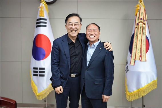 '임실군수 출마' 한득수, 김윤덕 장관 만나 1255억 규모 사업 건의