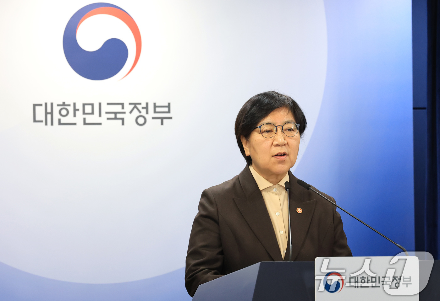 (서울=뉴스1) 임세영 기자 = 정은경 보건복지부 장관이 10일 서울 종로구 정부서울청사에서 의사인력 양성규모 관련 브리핑을 하고 있다. 2026.2.10/뉴스1