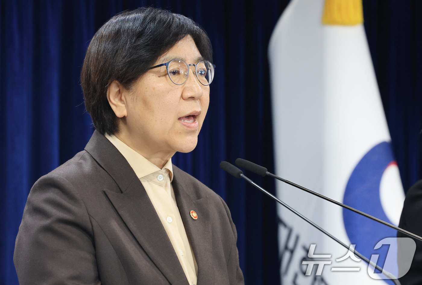 (서울=뉴스1) 임세영 기자 = 정은경 보건복지부 장관이 10일 서울 종로구 정부서울청사에서 의사인력 양성규모 관련 브리핑을 하고 있다. 2026.2.10/뉴스1