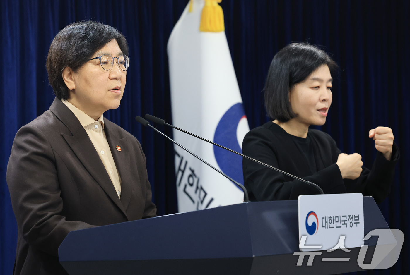 (서울=뉴스1) 임세영 기자 = 정은경 보건복지부 장관이 10일 서울 종로구 정부서울청사에서 의사인력 양성규모 관련 브리핑을 하고 있다. 2026.2.10/뉴스1