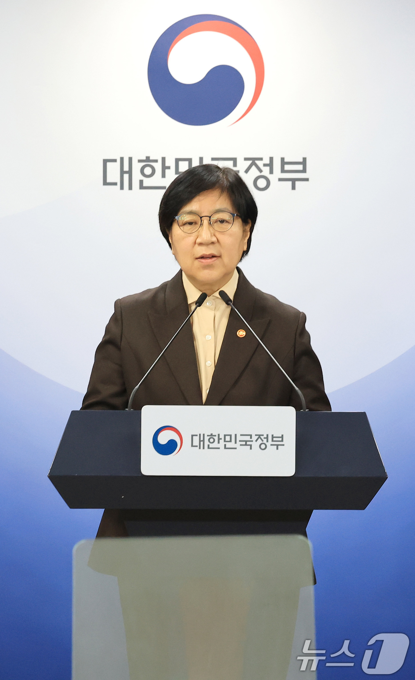 (서울=뉴스1) 임세영 기자 = 정은경 보건복지부 장관이 10일 서울 종로구 정부서울청사에서 의사인력 양성규모 관련 브리핑을 하고 있다. 2026.2.10/뉴스1