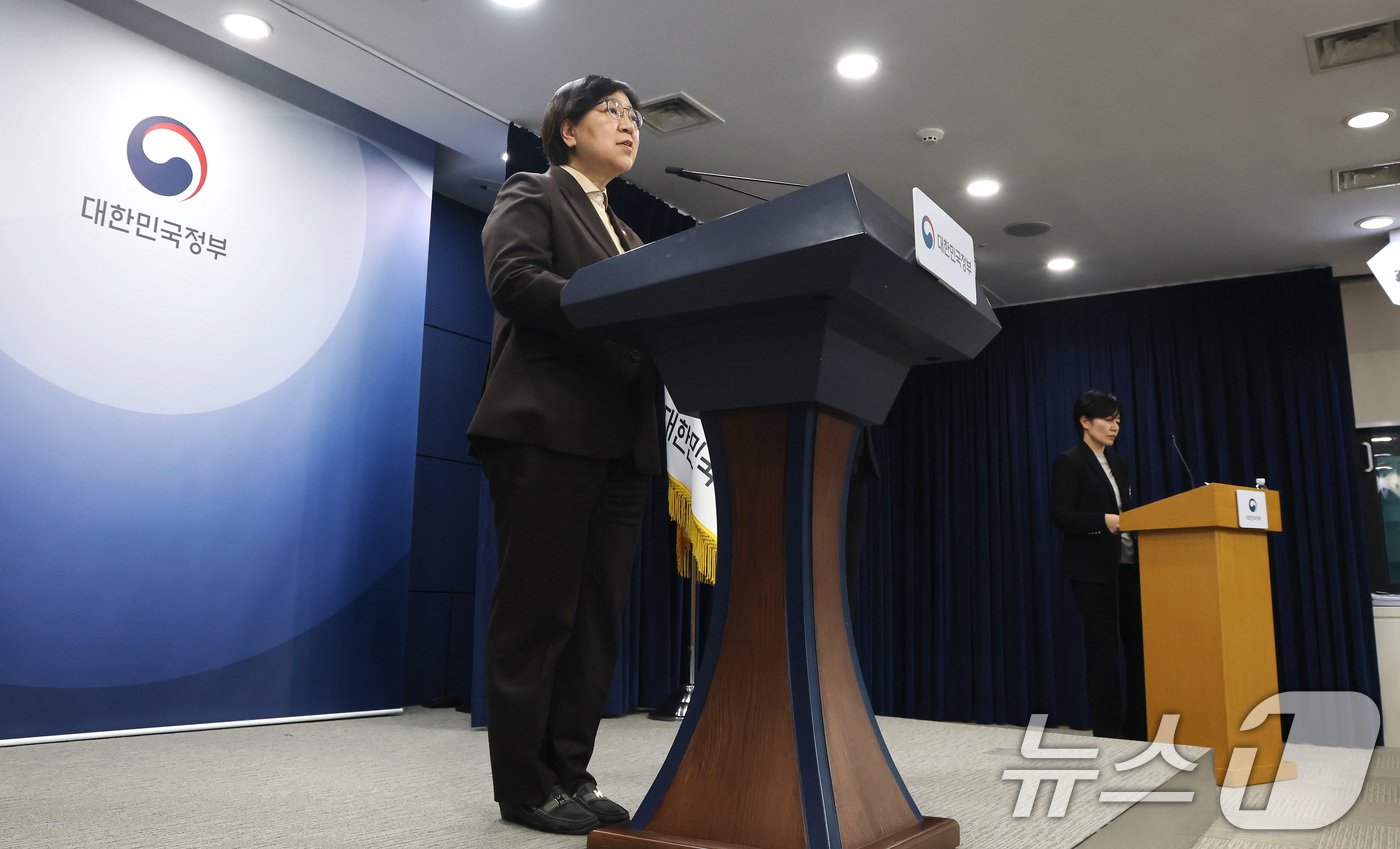 (서울=뉴스1) 임세영 기자 = 정은경 보건복지부 장관이 10일 서울 종로구 정부서울청사에서 의사인력 양성규모 관련 브리핑을 하고 있다. 2026.2.10/뉴스1