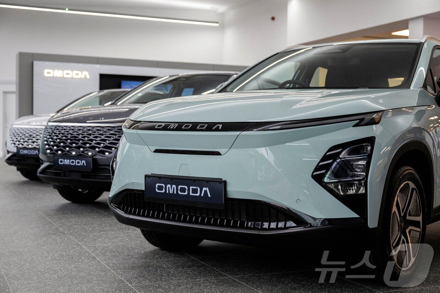 본문 이미지 - 영국 질리엄의 중국 체리자동차 전시장에 체리자동차의 소형 전기 SUV '오모다 5E'가 전시된 모습(자료사진). 2024.11.06. ⓒ 로이터=뉴스1
