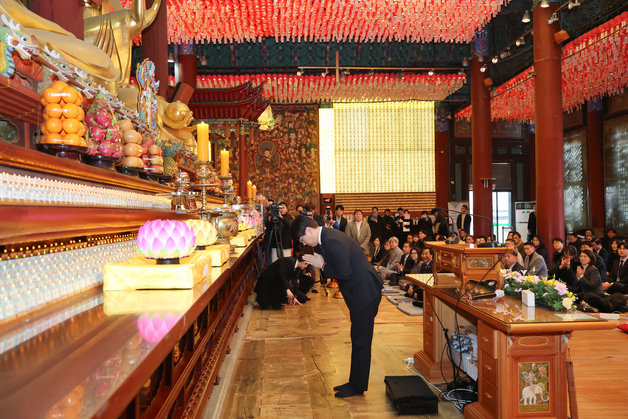 청와대 불자회장 취임 법회 참석한 하정우 수석