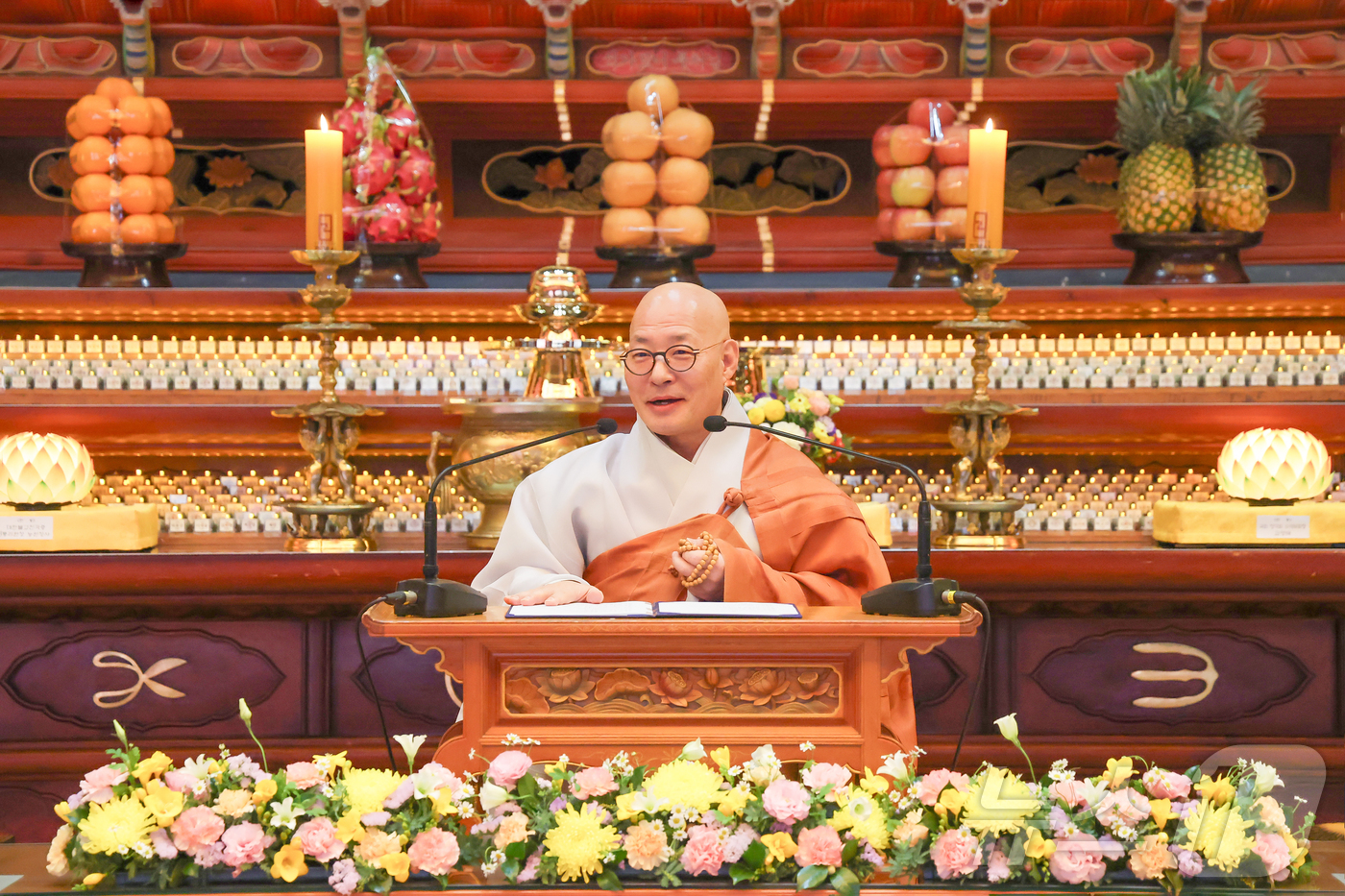 (서울=뉴스1) 이재명 기자 = 한국불교종단협의회 회장인 조계종 총무원장 진우 스님이 10일 서울 종로구 조계사 대웅전에서 봉행된 청와대 불자회장 취임 법회에서 법어를 낭독하고 있 …