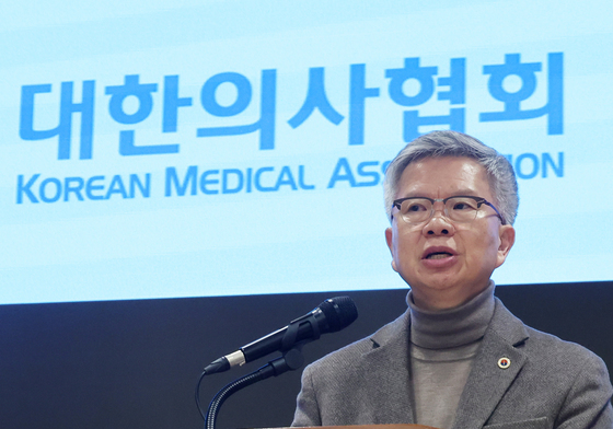 "의대증원 못 막아낸 자"…김택우 의협회장 '탄핵' 연판장 돈다