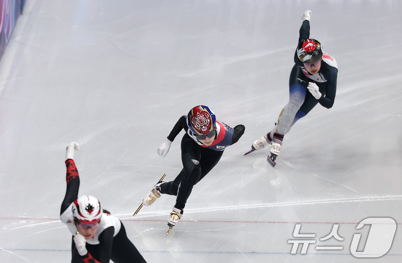 (밀라노=뉴스1) 김성진 기자 = 쇼트트랙 대표팀 김길리가 10일(현지시간) 이탈리아 밀라노 아이스 스케이팅 아레나에서 열린 여자 500m 예선에서 역주하고 있다. 2026.2.1 …