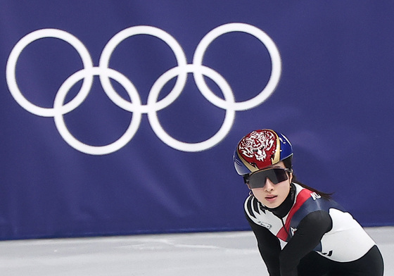 기록 확인하는 김길리