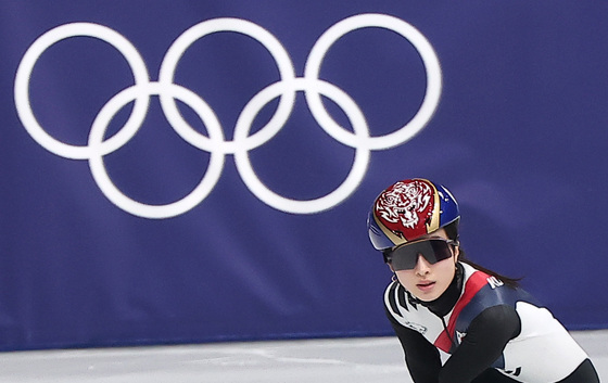 기록 확인하는 김길리