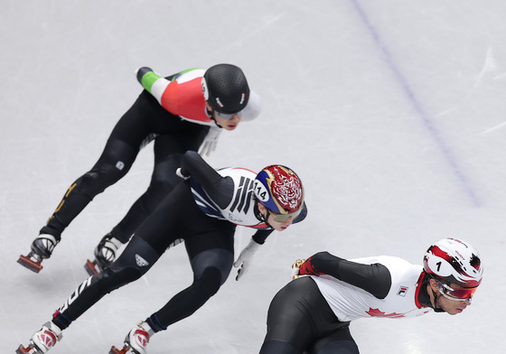 여유롭게 질주하는 윌리엄 단지누