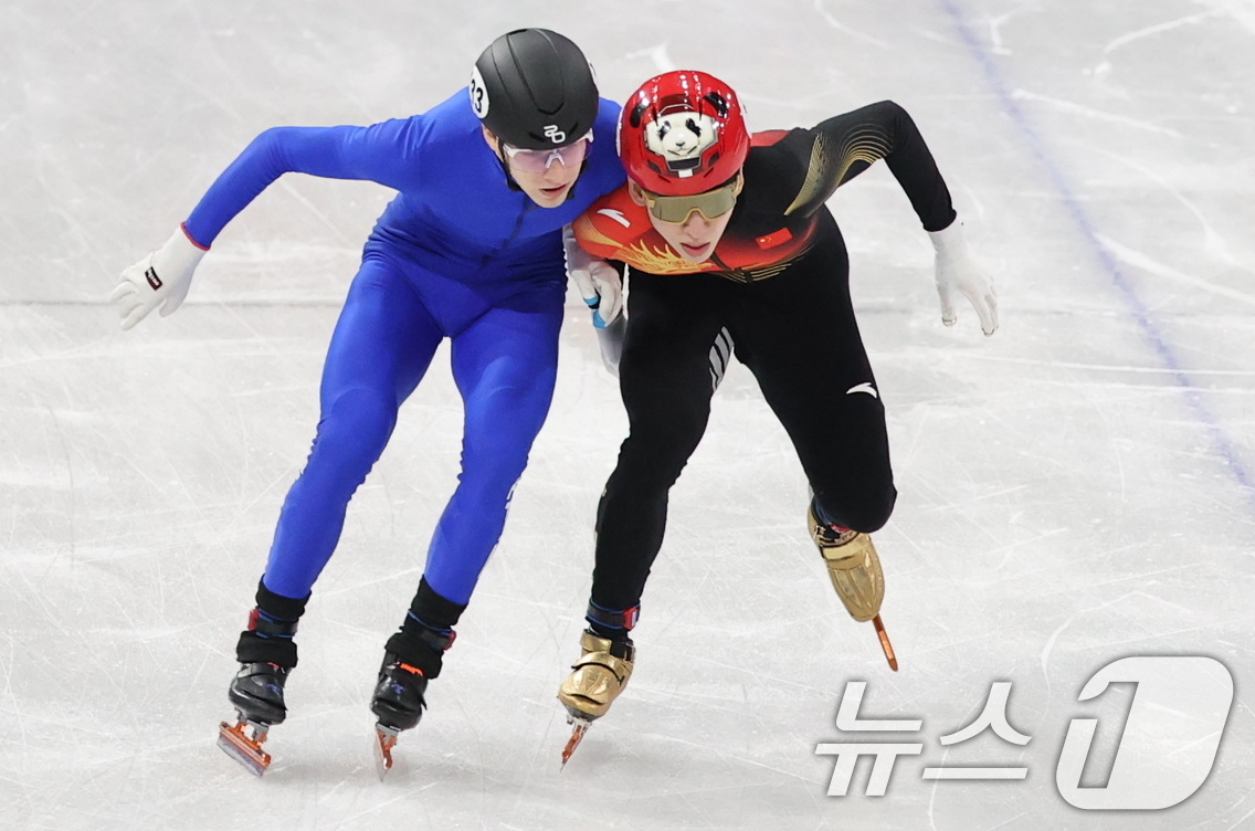 (밀라노=뉴스1) 김진환 기자 = 중국 쇼트트랙 국가대표 린샤오쥔(30, 한국명 임효준)이 10일(현지시간) 이탈리아 밀라노 아이스 스케이팅 아레나에서 열린 남자 1000m 예선에 …