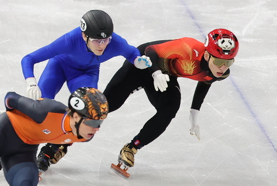 치열하게 달리는 린샤오쥔