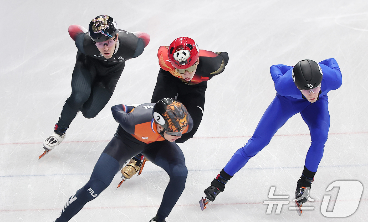 (밀라노=뉴스1) 김성진 기자 = 중국 쇼트트랙 선수 린샤오쥔(한국명 임효준)이 10일(현지시간) 이탈리아 밀라노 아이스 스케이팅 아레나에서 열린 2026 밀라노·코르티나담페초 동 …