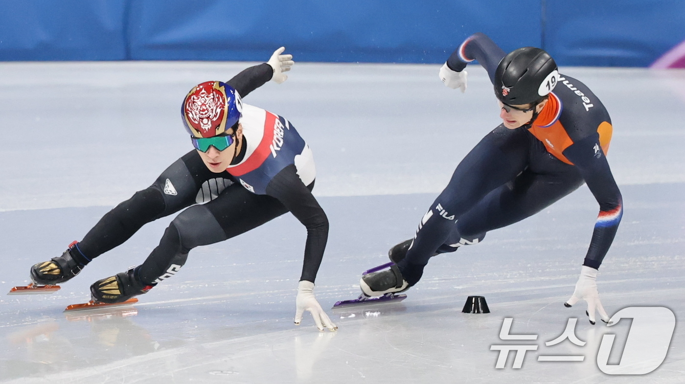 (밀라노=뉴스1) 김진환 기자 = 쇼트트랙 대표팀 황대헌이 10일(현지시간) 이탈리아 밀라노 아이스 스케이팅 아레나에서 열린 남자 1000m 예선에서 역주하고 있다. 2026.2. …