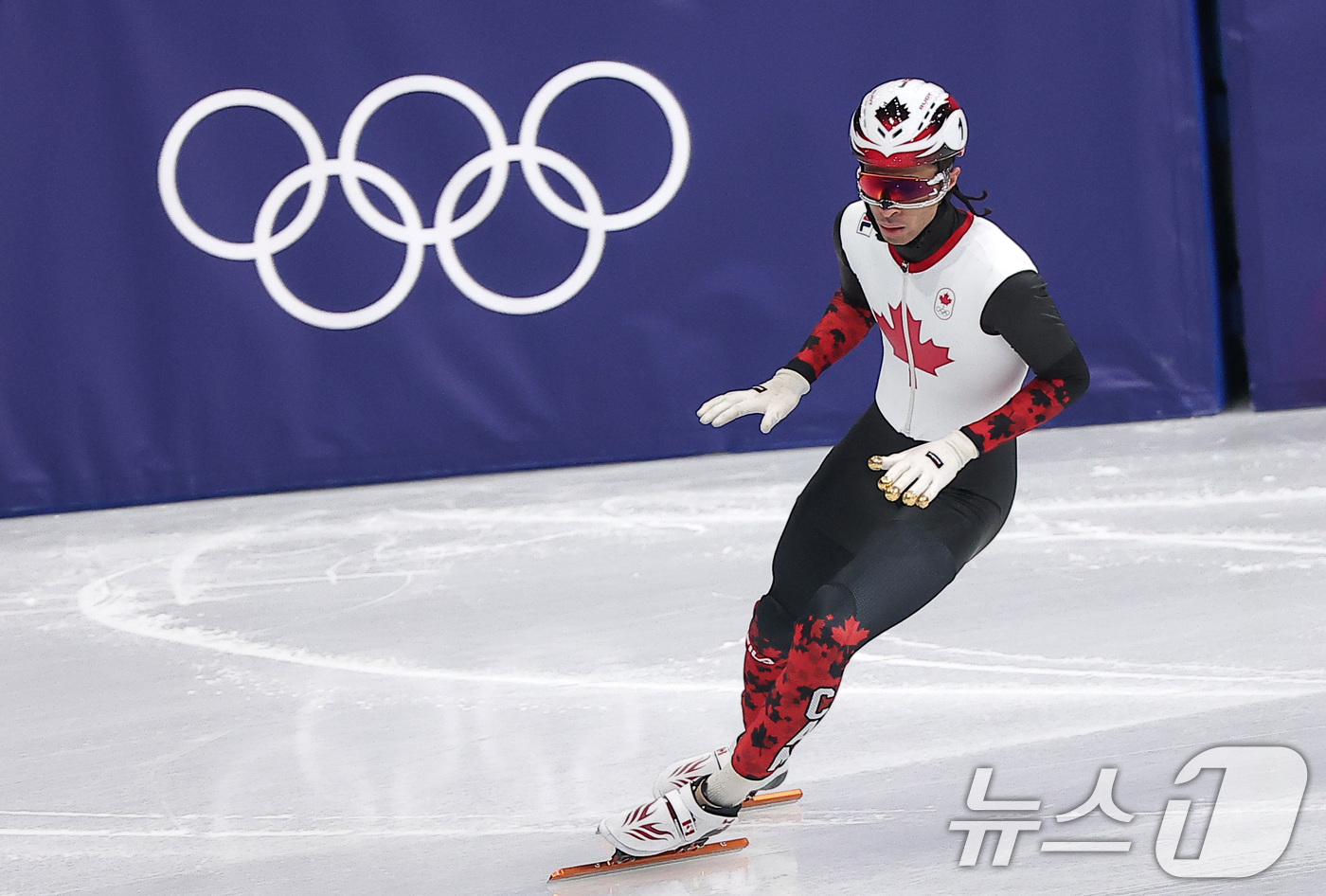 (밀라노=뉴스1) 김성진 기자 = 캐나다 쇼트트랙 윌리엄 단지누가 10일(현지시간) 이탈리아 밀라노 아이스 스케이팅 아레나에서 열린 2026 밀라노·코르티나담페초 동계올림픽 쇼트트 …