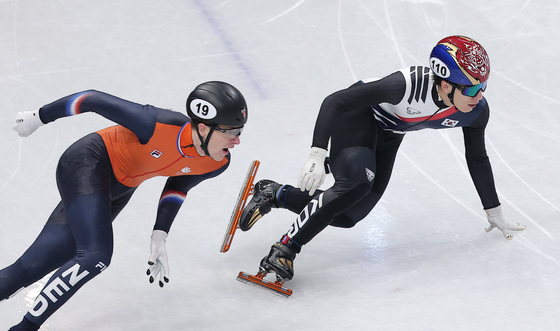 황대헌, 노련한 레이스