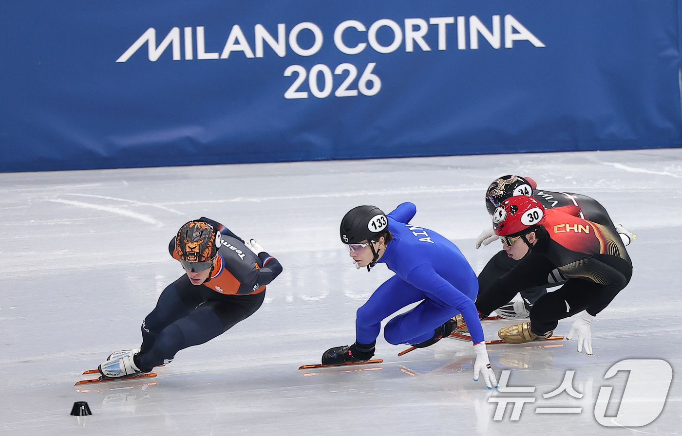 (밀라노=뉴스1) 김성진 기자 = 중국 쇼트트랙 선수 린샤오쥔(한국명 임효준)이 10일(현지시간) 이탈리아 밀라노 아이스 스케이팅 아레나에서 열린 2026 밀라노·코르티나담페초 동 …