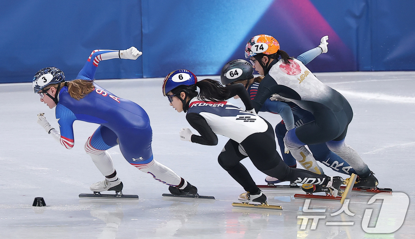 (밀라노=뉴스1) 김성진 기자 = 쇼트트랙 대표팀 김길리가 10일(현지시간) 이탈리아 밀라노 아이스 스케이팅 아레나에서 열린 2026 밀라노·코르티나담페초 동계올림픽 쇼트트랙 혼성 …