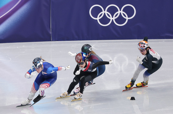 김길리, 치열한 포지션 싸움