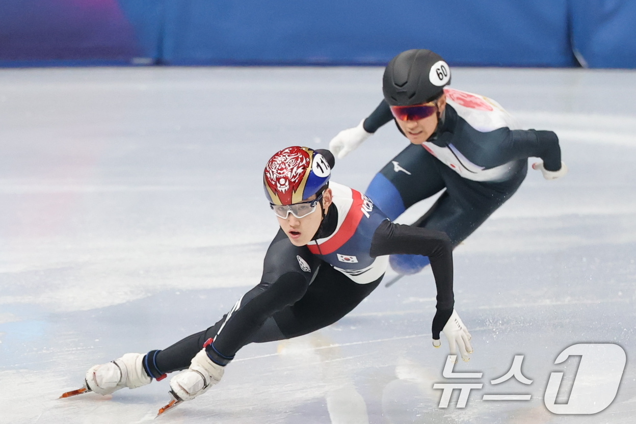 (밀라노=뉴스1) 김진환 기자 = 쇼트트랙 대표팀 임종언이 10일(현지시간) 이탈리아 밀라노 아이스 스케이팅 아레나에서 열린 2026 밀라노·코르티나담페초 동계올림픽 쇼트트랙 혼성 …