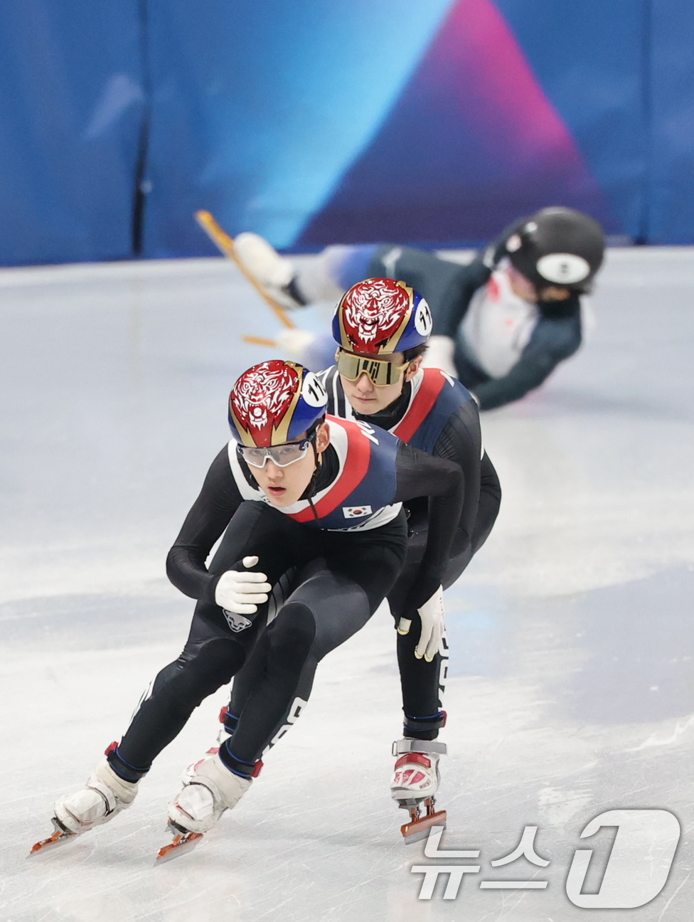 (밀라노=뉴스1) 김진환 기자 = 쇼트트랙 대표팀 임종원과 신동민이 10일(현지시간) 이탈리아 밀라노 아이스 스케이팅 아레나에서 열린 2026 밀라노·코르티나담페초 동계올림픽 쇼트 …
