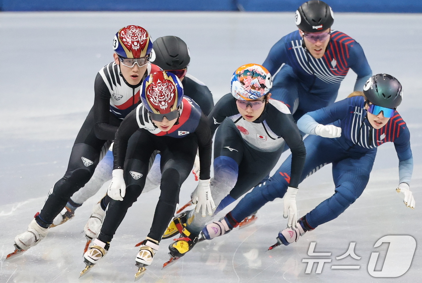 (밀라노=뉴스1) 김진환 기자 = 쇼트트랙 대표팀 김길리와 임종언이 10일(현지시간) 이탈리아 밀라노 아이스 스케이팅 아레나에서 열린 2026 밀라노·코르티나담페초 동계올림픽 쇼트 …