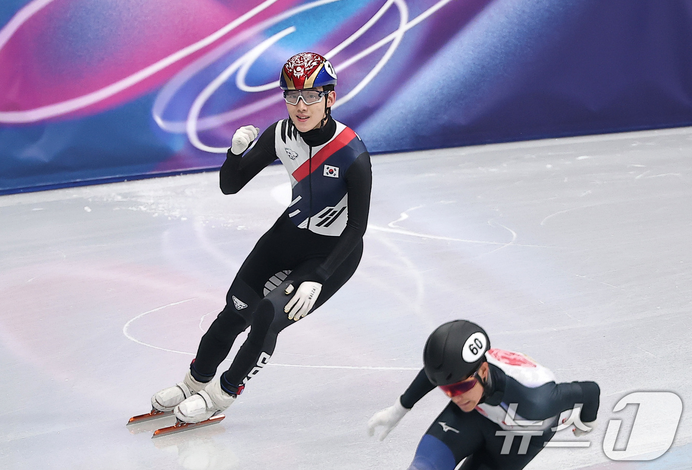 (밀라노=뉴스1) 김성진 기자 = 쇼트트랙 대표팀 임종언이 10일(현지시간) 이탈리아 밀라노 아이스 스케이팅 아레나에서 열린 2026 밀라노·코르티나담페초 동계올림픽 쇼트트랙 혼성 …