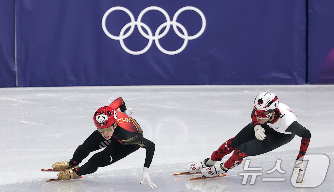 (밀라노=뉴스1) 김성진 기자 = 중국 린샤오쥔(한국명 임효준)과 캐나다 윌리엄 단지누가 10일(현지시간) 이탈리아 밀라노 아이스 스케이팅 아레나에서 열린 2026 밀라노·코르티나 …