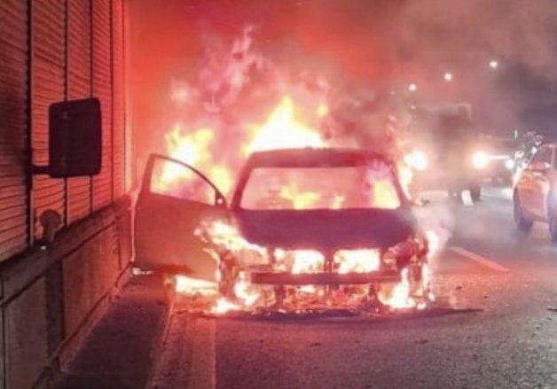 안성 경부고속도로 달리던 차량서 화재…퇴근길 차량 정체