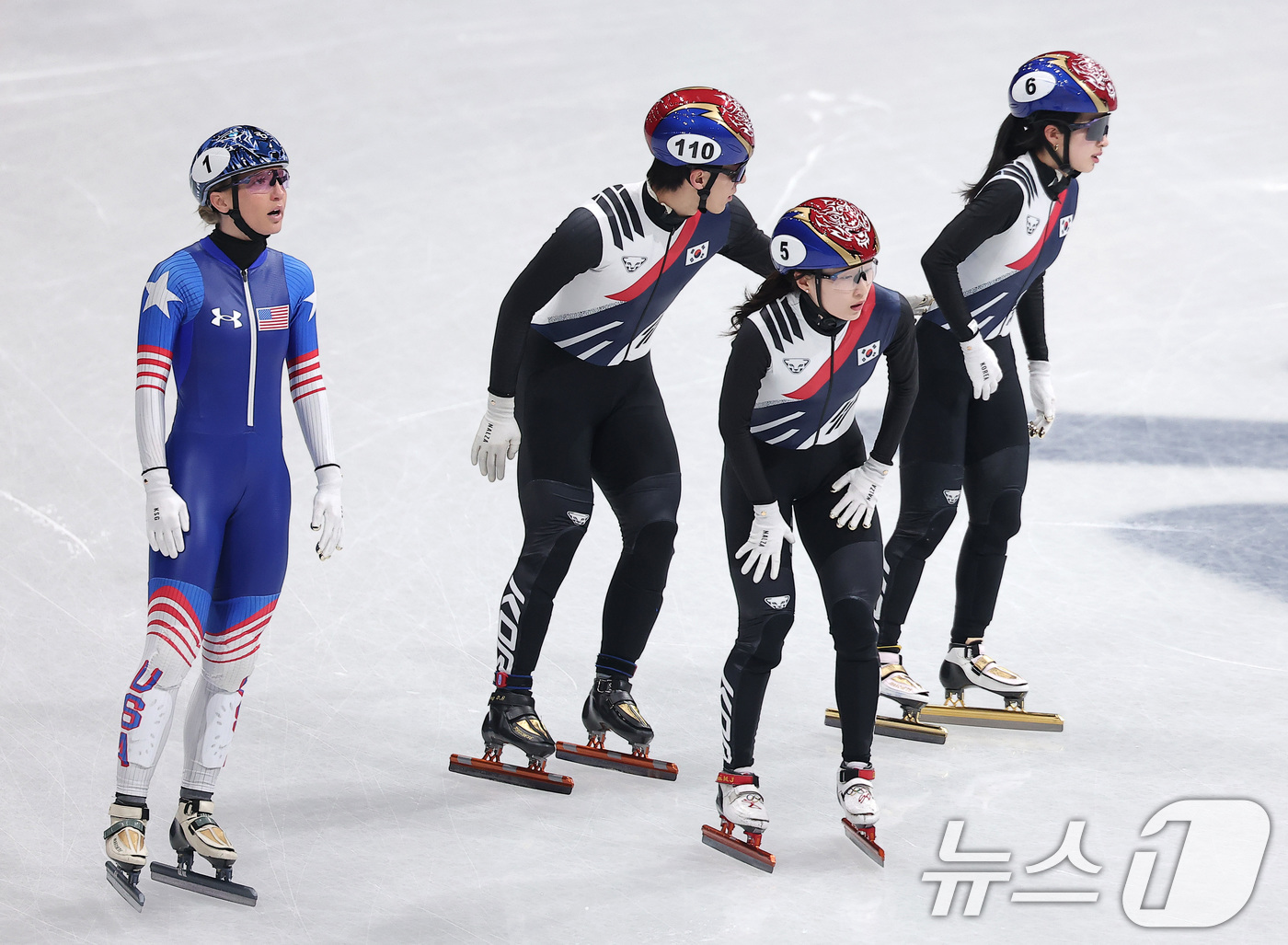 (밀라노=뉴스1) 김성진 기자 = 쇼트트랙 대표팀 황대헌과 최민정이 10일(현지시간) 이탈리아 밀라노 아이스 스케이팅 아레나에서 열린 2026 밀라노·코르티나담페초 동계올림픽 쇼트 …