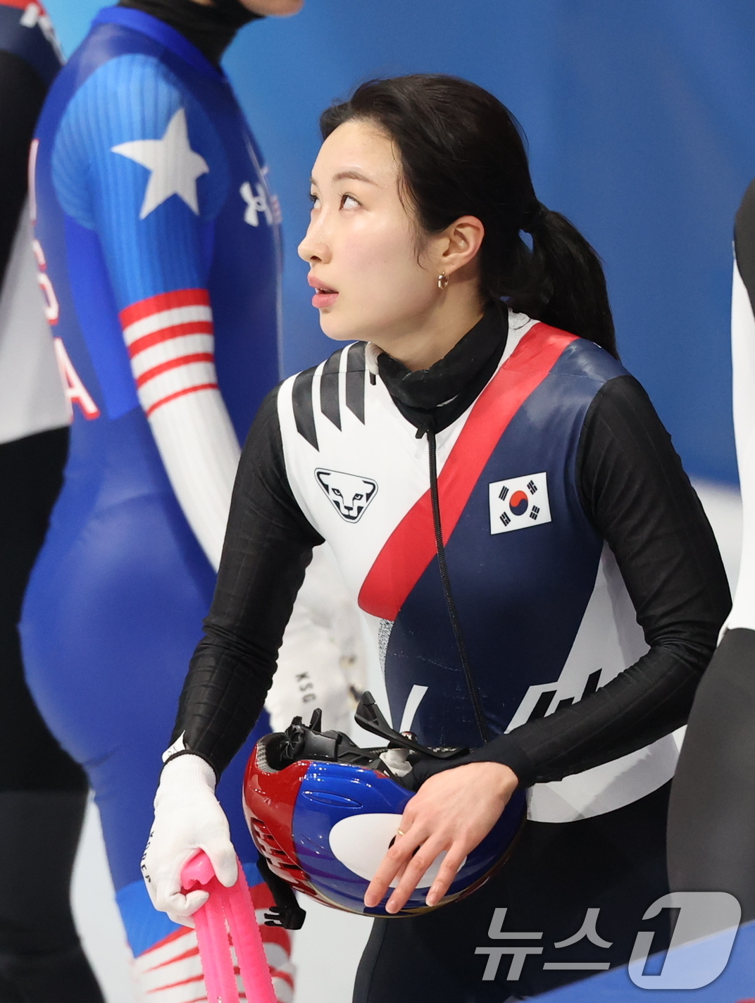 (밀라노=뉴스1) 김진환 기자 = 쇼트트랙 대표팀 김길리가 10일(현지시간) 이탈리아 밀라노 아이스 스케이팅 아레나에서 열린 혼성 2,000m 계주 준결승전을 마치고 아쉬워하고 있 …