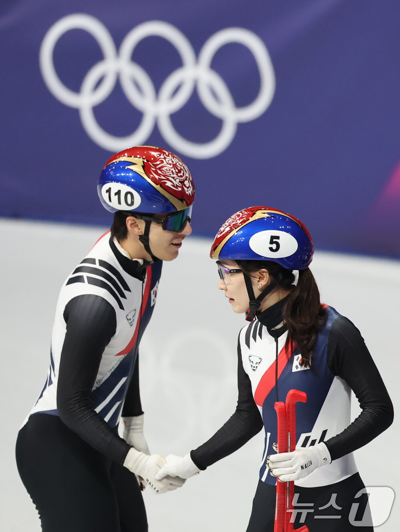 본문 이미지 - 쇼트트랙 대표팀 황대헌과 최민정. ⓒ 뉴스1 김진환 기자