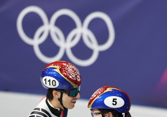 불운에 발목 잡힌 쇼트트랙 혼성계주…메달 실패, 최종 6위 마감[올림픽]