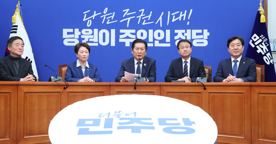 19일 만에 중단된 與 합당 논의…2차 특검 추천 논란이 결정타