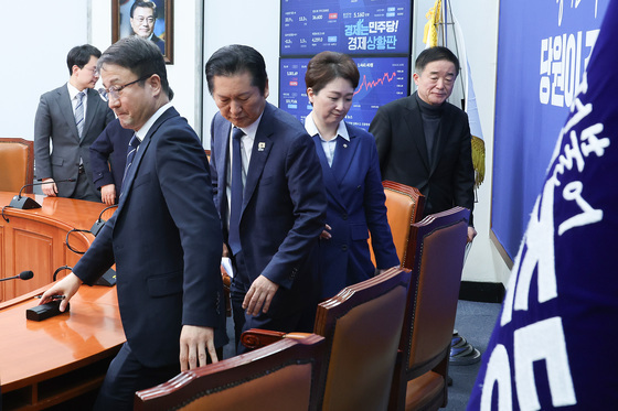 당대표실 나서는 민주당 지도부