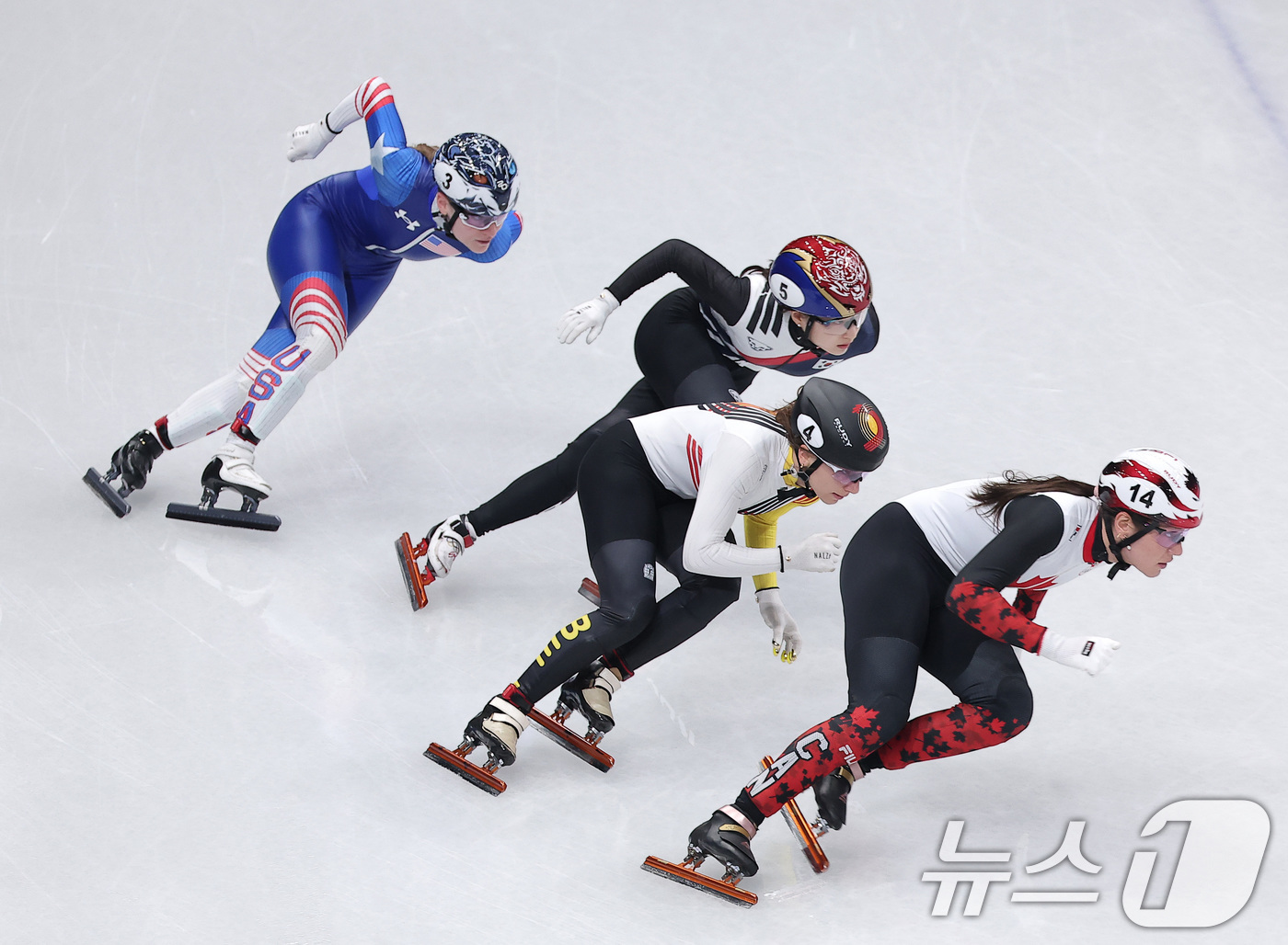 (밀라노=뉴스1) 김성진 기자 = 쇼트트랙 대표팀 최민정이 10일(현지시간) 이탈리아 밀라노 아이스 스케이팅 아레나에서 열린 2026 밀라노·코르티나담페초 동계올림픽 쇼트트랙 혼성 …