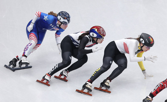 레이스 펼치는 최민정