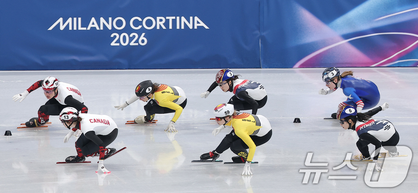 (밀라노=뉴스1) 김성진 기자 = 쇼트트랙 대표팀 최민정이 10일(현지시간) 이탈리아 밀라노 아이스 스케이팅 아레나에서 열린 2026 밀라노·코르티나담페초 동계올림픽 쇼트트랙 혼성 …