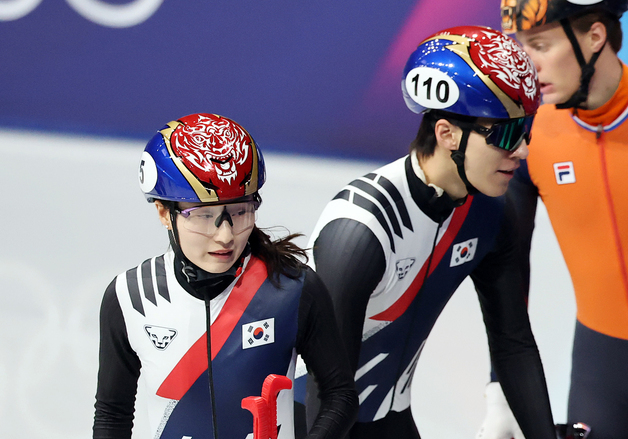 아쉬워하는 최민정·황대헌