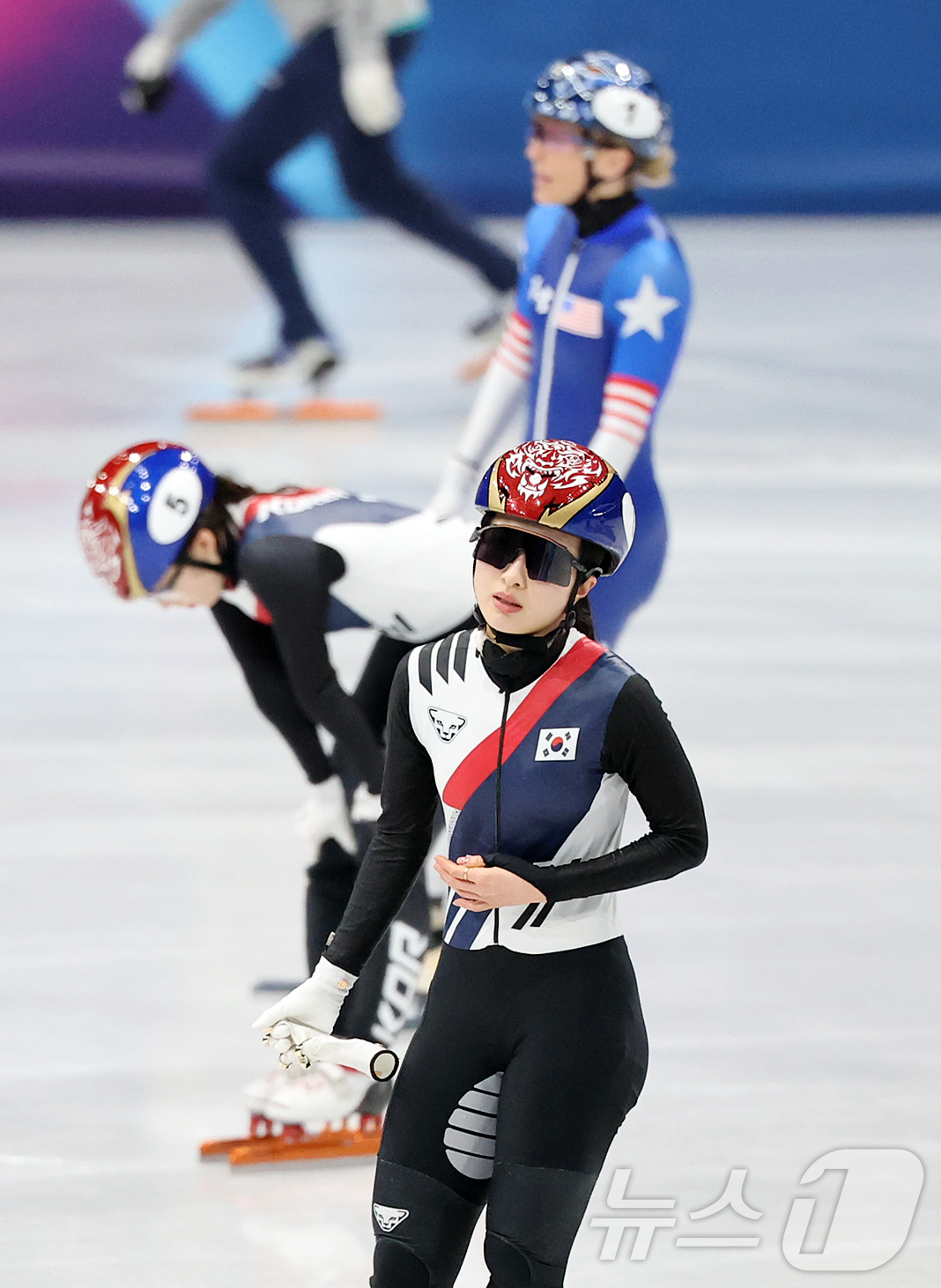 (밀라노=뉴스1) 김진환 기자 = 쇼트트랙 대표팀 김길리가 10일(현지시간) 이탈리아 밀라노 아이스 스케이팅 아레나에서 열린 혼성 2,000m 계주 준결승 경기를 마친 뒤 아쉬워 …