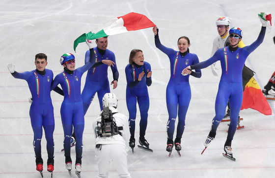 혼성 계주 금메달에 환호하는 이탈리아