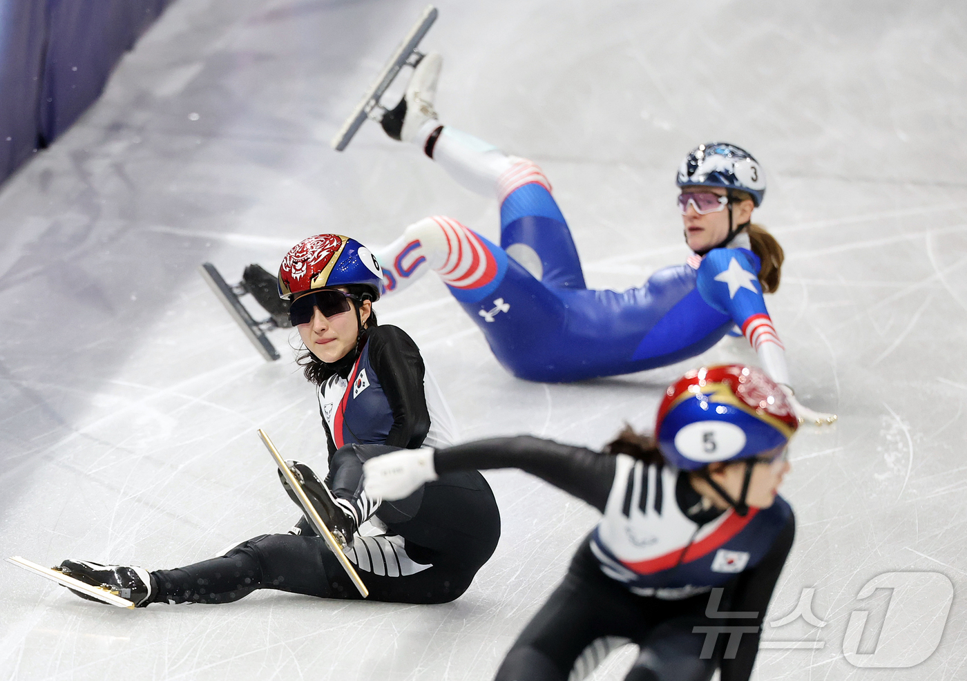 (밀라노=뉴스1) 김진환 기자 = 쇼트트랙 대표팀 김길리가 10일(현지시간) 이탈리아 밀라노 아이스 스케이팅 아레나에서 열린 2026 밀라노·코르티나담페초 동계올림픽 쇼트트랙 혼성 …