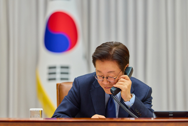 NATO 사무총장과 전화 통화하는 이재명 대통령