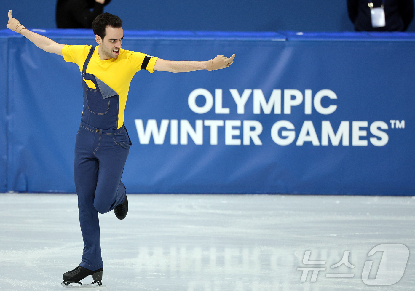 (밀라노=뉴스1) 김진환 기자 = 스페인 피겨 과리노 사바테가 10일(현지시간) 이탈리아 밀라노 아이스 스케이팅 아레나에서 열린 2026 밀라노·코르티나담페초 동계 올림픽 피겨스케 …