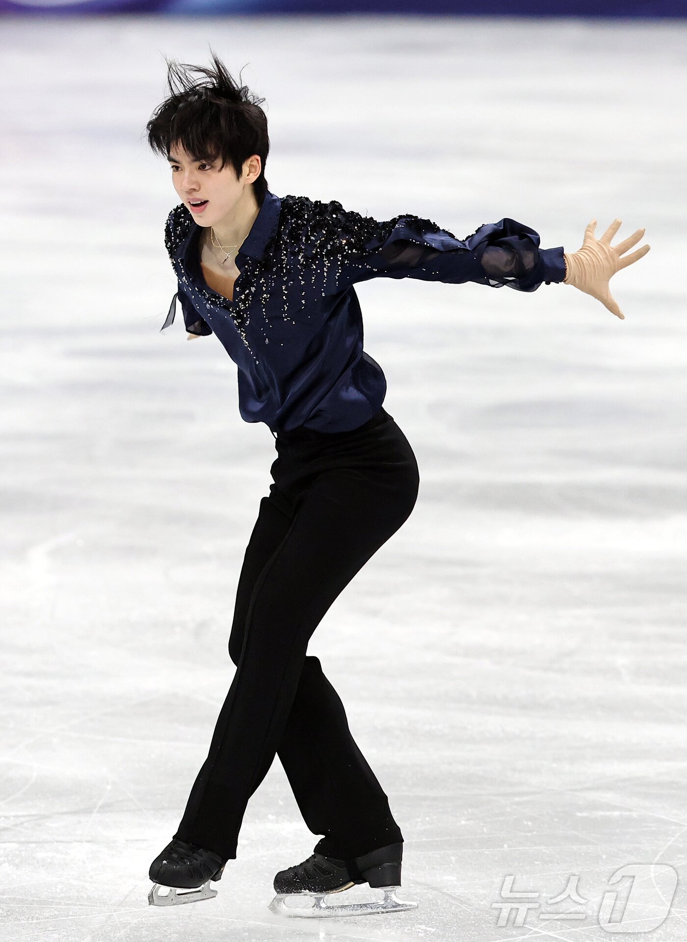 본문 이미지 - 피겨 차준환이 10일(현지시간) 이탈리아 밀라노 아이스 스케이팅 아레나에서 열린 2026 밀라노·코르티나담페초 동계 올림픽 피겨스케이팅 남자 싱글 쇼트프로그램에 출전해 연기를 펼치고 있다. 2026.2.11 ⓒ 뉴스1 김진환 기자